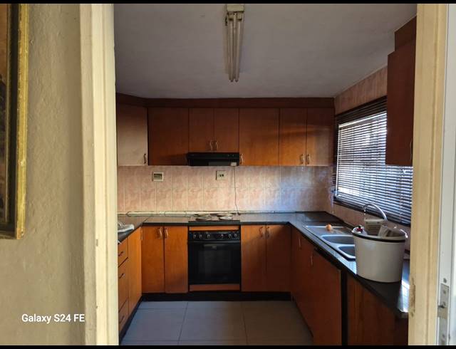 3 BEDROOM HOUSE FOR SALE IN GREENBURY
